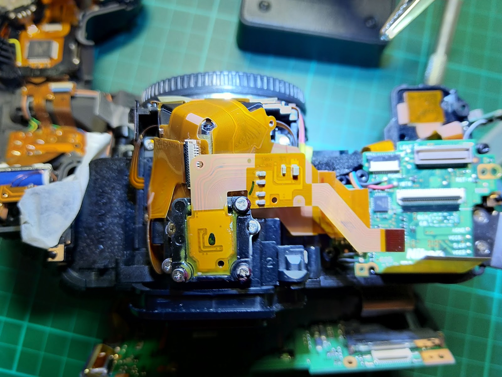 Fixing Nikon D80 “Err” Aperture Control / Shutter Problem … by David HK