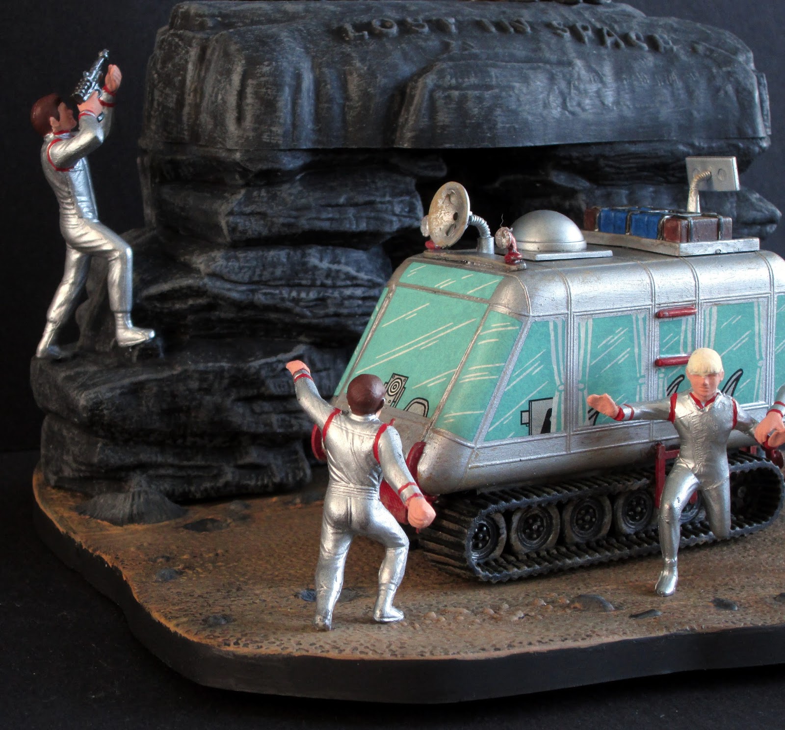 .: Lost in space deluxe model kit with chariot vintage re-issued