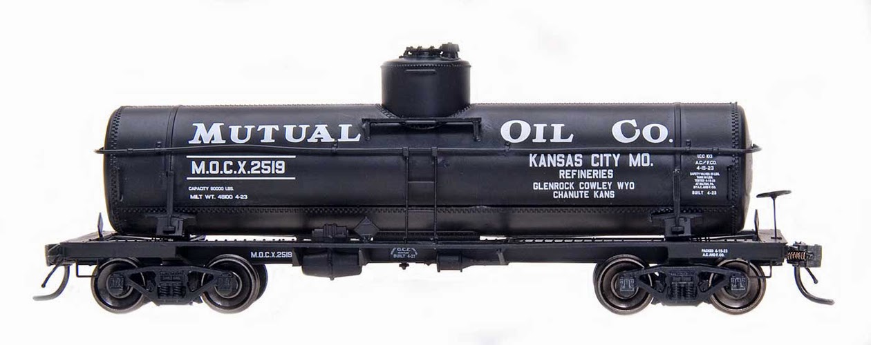 modeling the SP The Mutual Oil Company and its tank cars