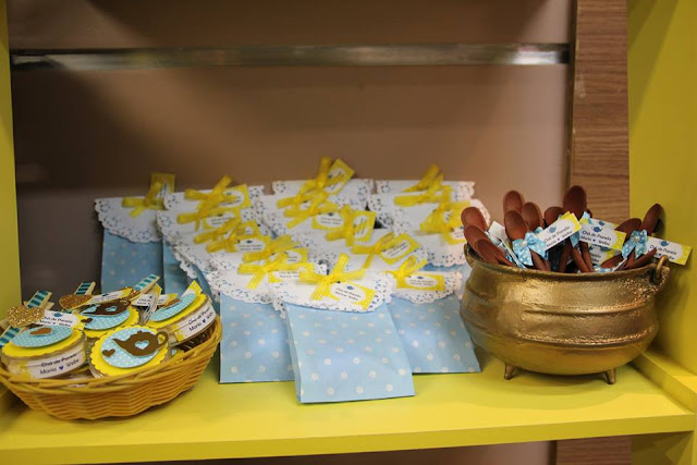 chá bar, chá de panela, azul e amarelo, decoração, lembrancinhas