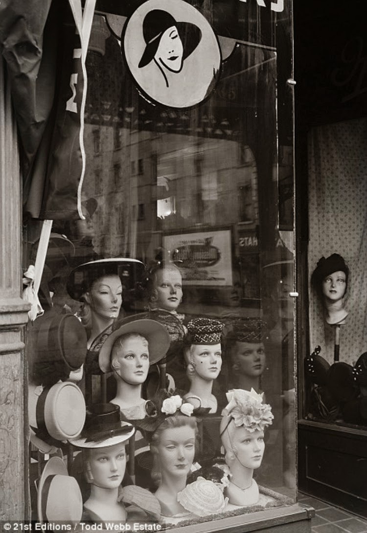 A Vintage Nerd, Vintage Photography, Vintage Blog, 1940s New York, Vintage New York, Black and White Photography