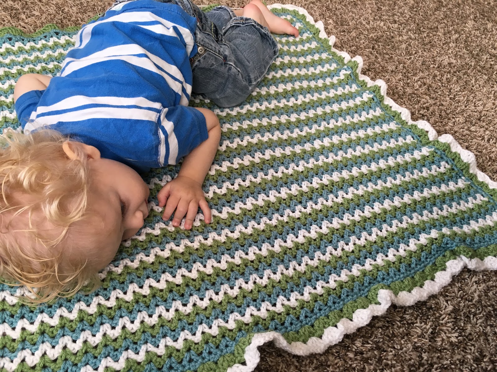 Lisa's Yarning (and other crafts) VStitch Baby Boy Blanket