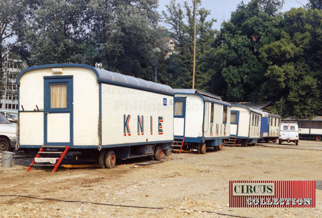 Roulottes bureaux du Cirque National Suisse Knie  1970