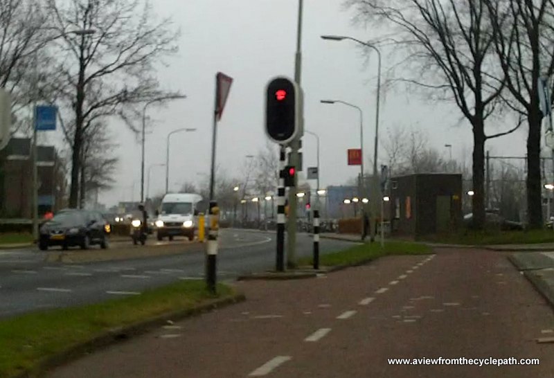 A View From The Cycle Path A Traffic Light Design Which Enables Safe Turns Across Traffic For Everyone