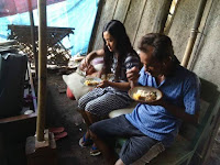 Miris, di Brebes Sekeluarga Makan Nasi Aking Miris, di Brebes Sekeluarga Makan Nasi Aking