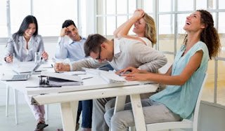 Fakta Mengejudkan! Ternyata Banyak Tertawa bisa membuat kita berubah menjadi pekerja yang lebih baik Dan Produktif Lho Fakta Mengejudkan! Ternyata Banyak Tertawa bisa membuat kita berubah menjadi pekerja yang lebih baik Dan Produktif Lho