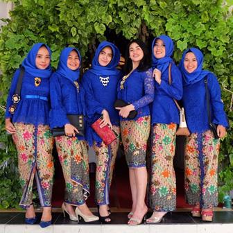 Aneka Gambar Model Kebaya Biru Elektrik Untuk Kondangan