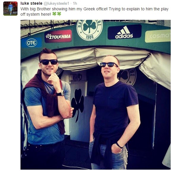 Βόλτα με τον αδερφό του στη Λεωφόρο ο Στιλ (pic)