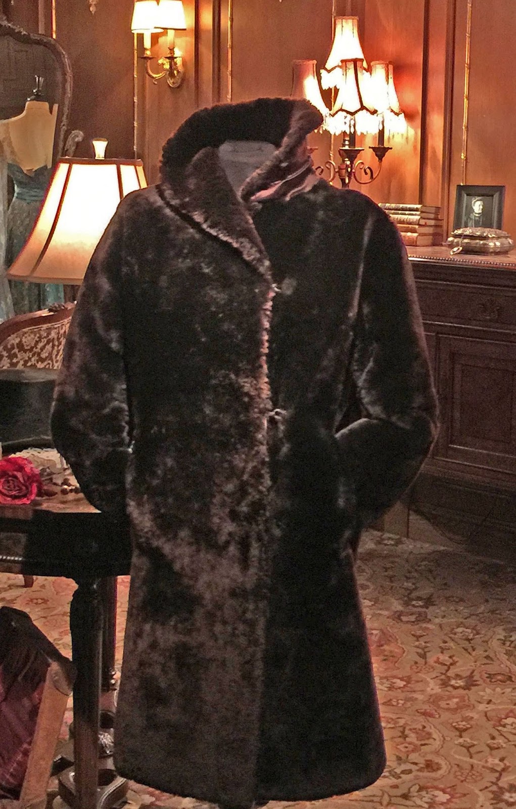 Fur coat worn by Titanic survivor when the ship sank is up for sale 105