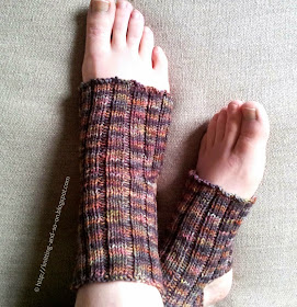 Yoga socks, free knitting pattern