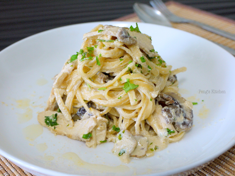 Peng's Kitchen Chicken & Mushroom Pasta with Creamy Lemon Sauce