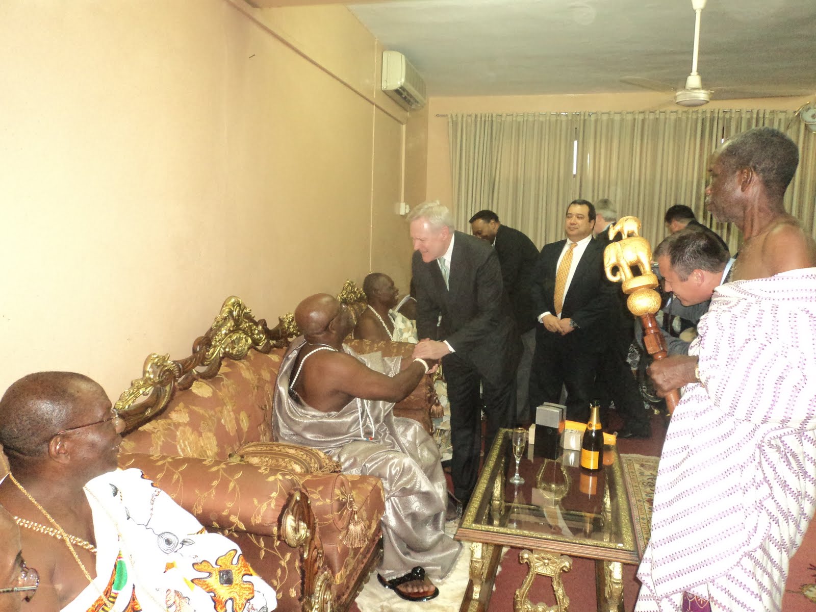 yaW owusU's villagE: US Envoy Calls on Ga Mantse