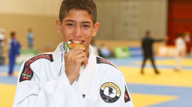 Ginasta gaúcha conquista quatro medalhas de ouro em quatro finais e brilha  em estreia nos Jogos da Juventude - Secretaria do Esporte e Lazer