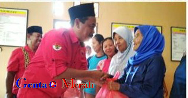 DPC PDI Perjuangan Lamteng Berikan Bantuan Korban Banjir