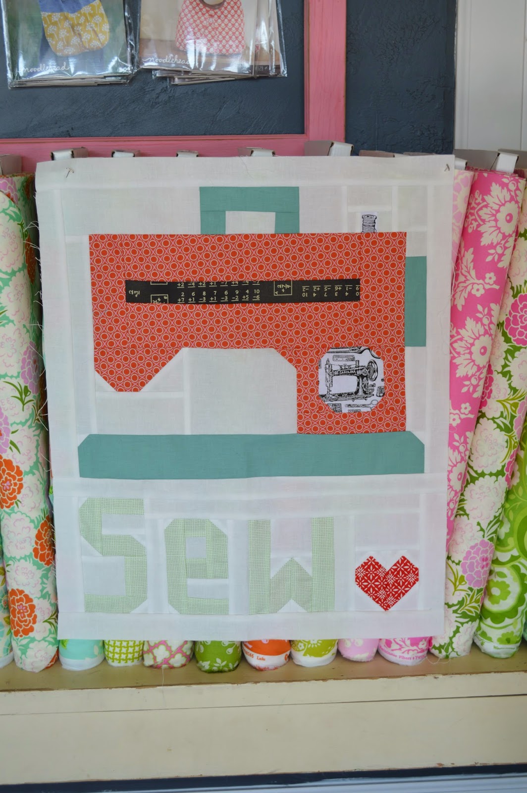THE QUILT BARN Sewing Machine Mini Quilt