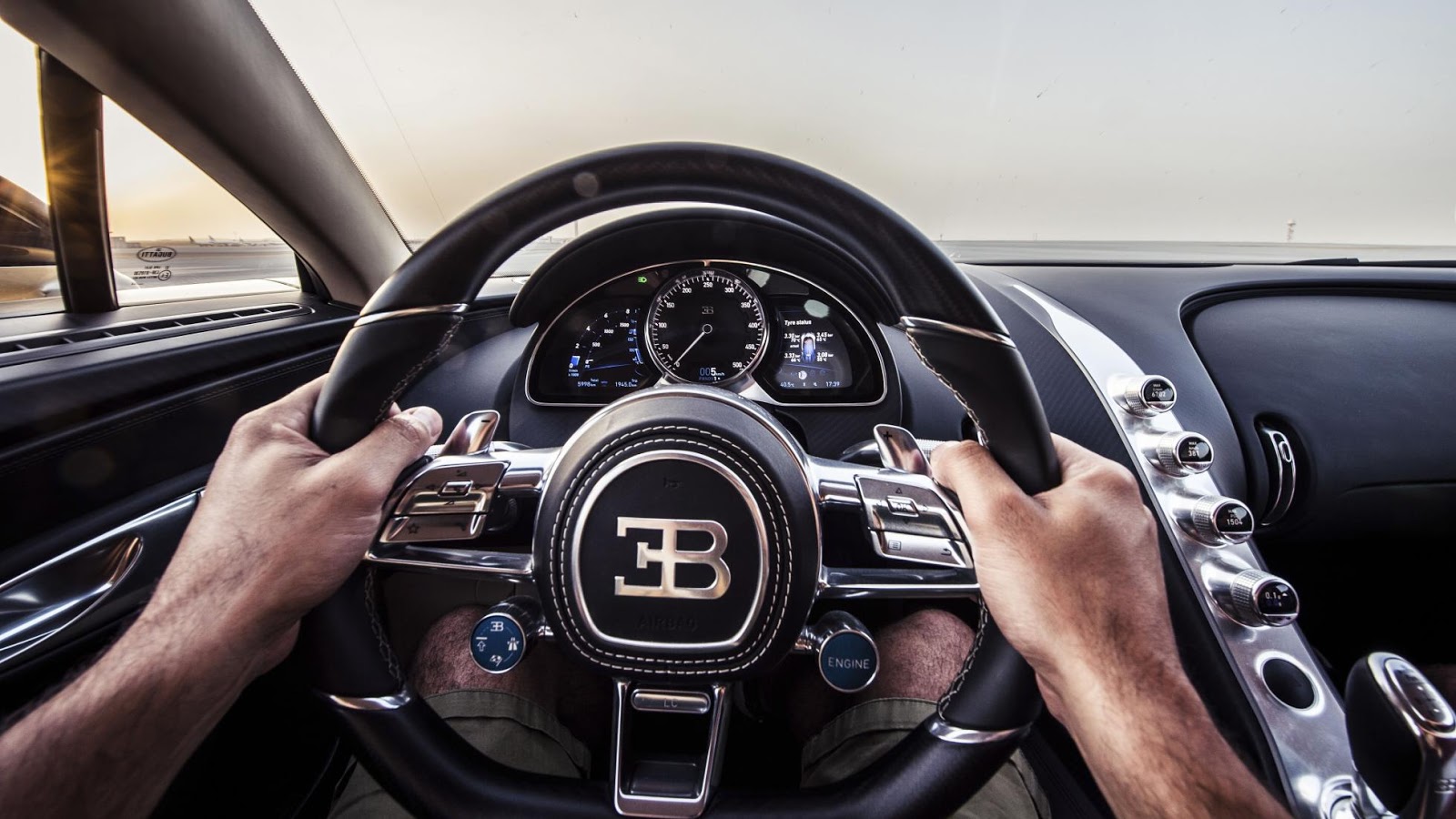 34 часа ехать. Руль Бугатти ЧИРОН. Часы Bugatti Chiron. Bugatti Chiron ключ. Bugatti Steering Wheel.