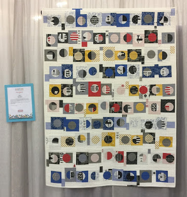 Luna Lovequilts - Infinité IV hanging at Quiltcon 2018