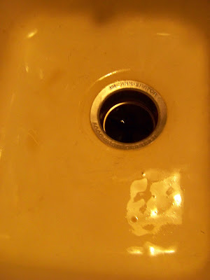 6) I soaked my sink in coffee to get it really stained up