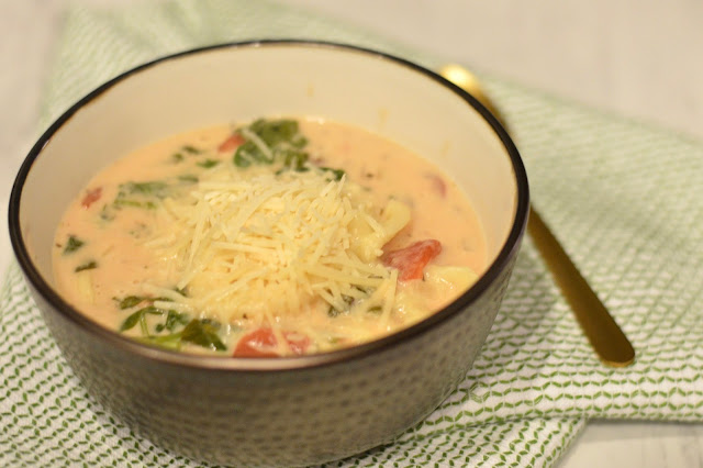 spinach-mushroom-tortellini-crockpot-soup
