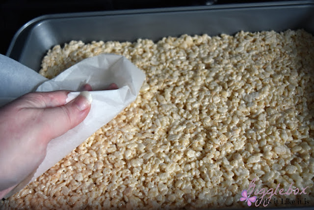 Mickey Mouse rice crispy treats, easy Mickey Mouse rice crispy treats, Disney desserts, Disney treats, how to make Mickey Mouse rice crispy treats at home, DIY Mickey Mouse rice crispy treats, bring the Disney Parks home by making these simple and easy Mickey Mouse rice crispy treats,