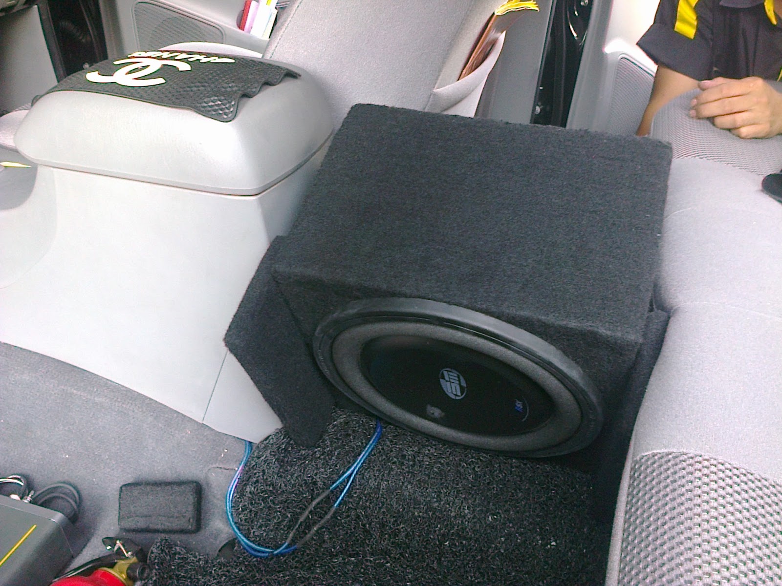 EB AUDIO toyota hilux 10'' subwoofer box custom work