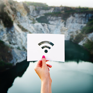 Menggunakan Fasilitas Free Wifi Menghemat Biaya Traveling