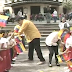 ¿A qué le teme? Tantos guardaespaldas para cuidar a Maduro de niños con la bandera de Venezuela