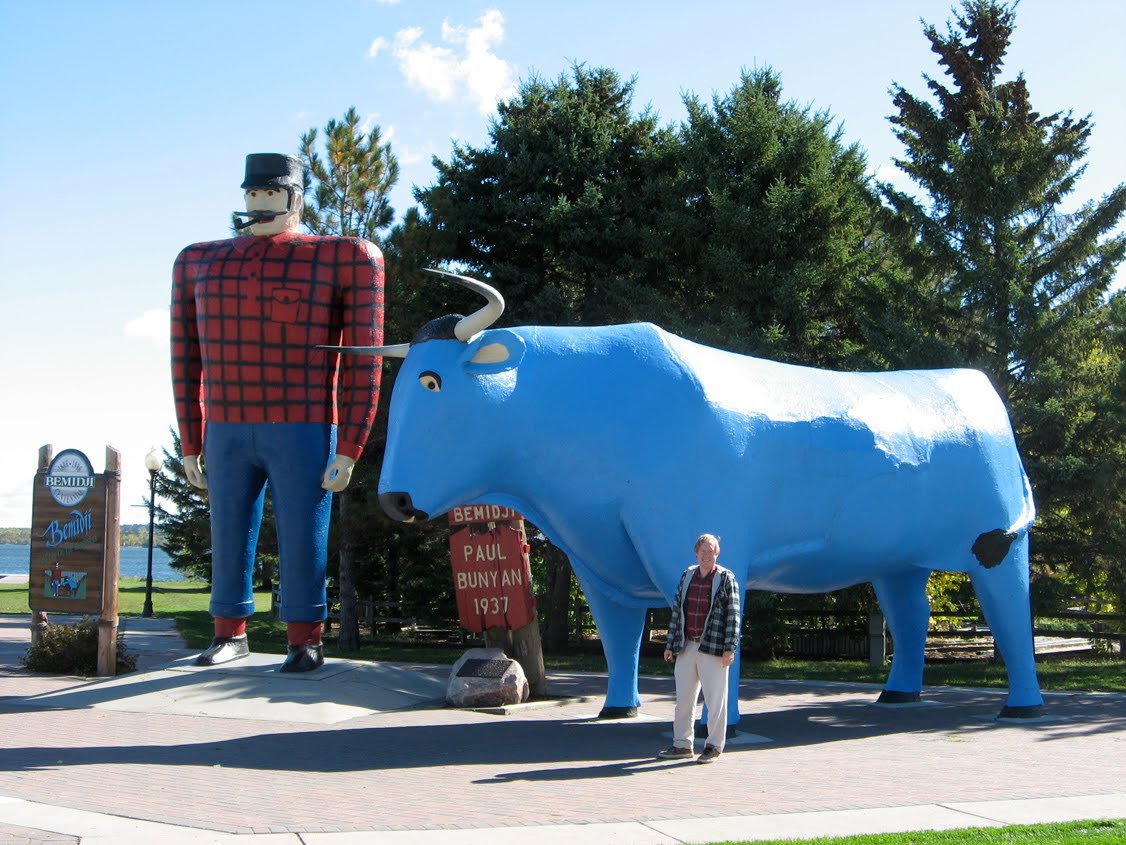 Eccentric Roadside I got you, Babe Bemidji, Minnesota's Paul Bunyan