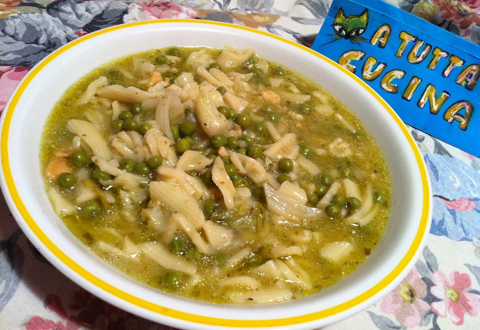 A TUTTA CUCINA MINESTRA di PASTA e PISELLI