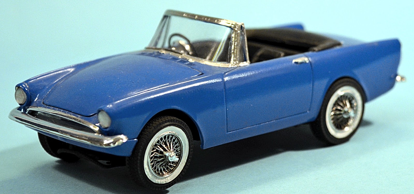 Scale Model News ROARING TIGER 125 SCALE 'GET SMART' SUNBEAM SPORTS