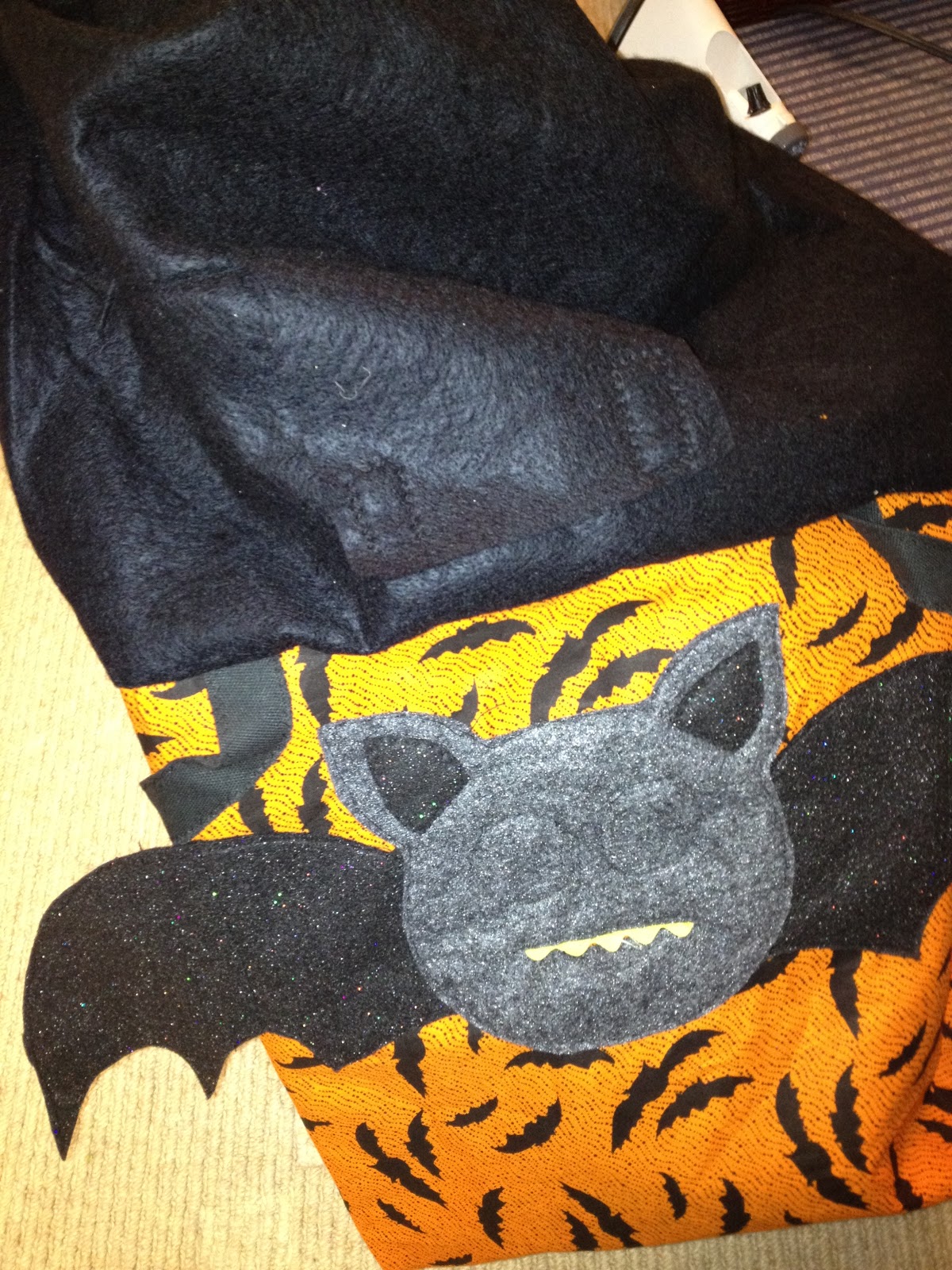 crafty-night-owls-homemade-trick-or-treat-bags-using-my-glowing-eyes