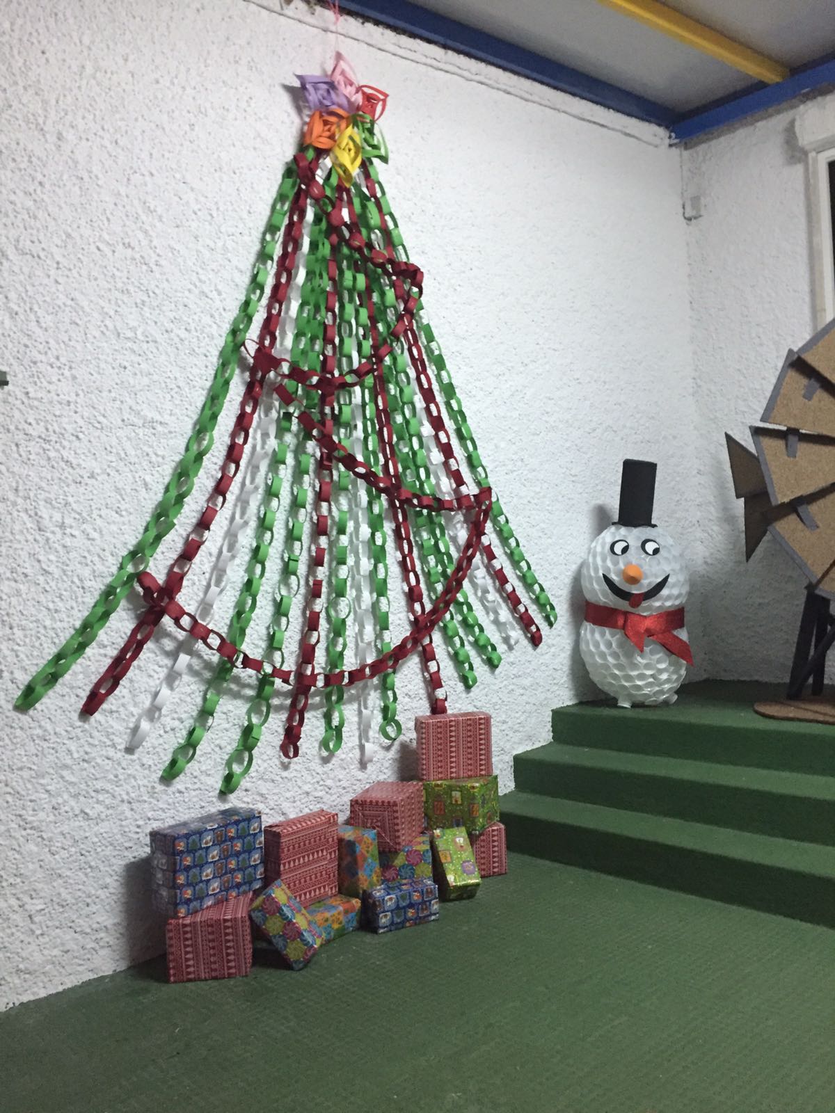 CEIP TEÓFILO PÉREZ DECORACIÓN DE NAVIDAD, EL AMPA Y LAS FAMILIAS