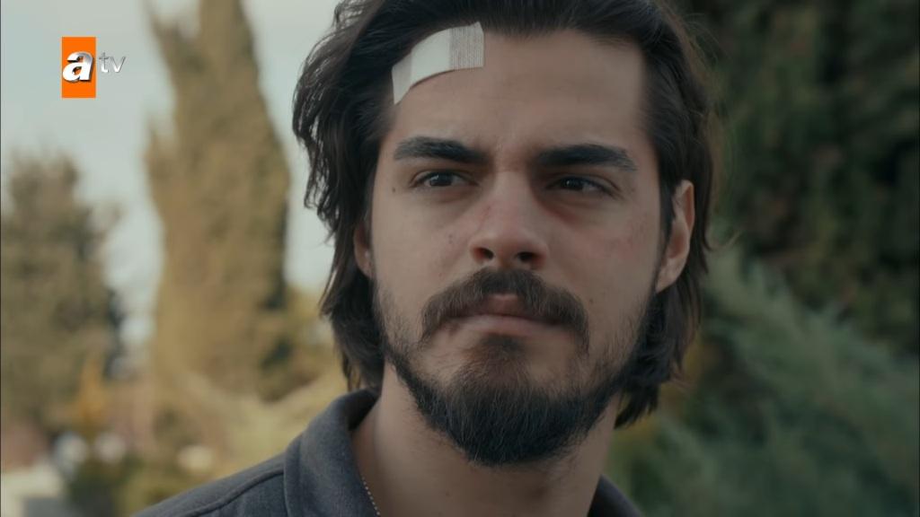 Łzy Cennet odcinek 50: Cengiz zabiera Selima na grób jego rodziców! [Streszczenie + Zdjęcia]