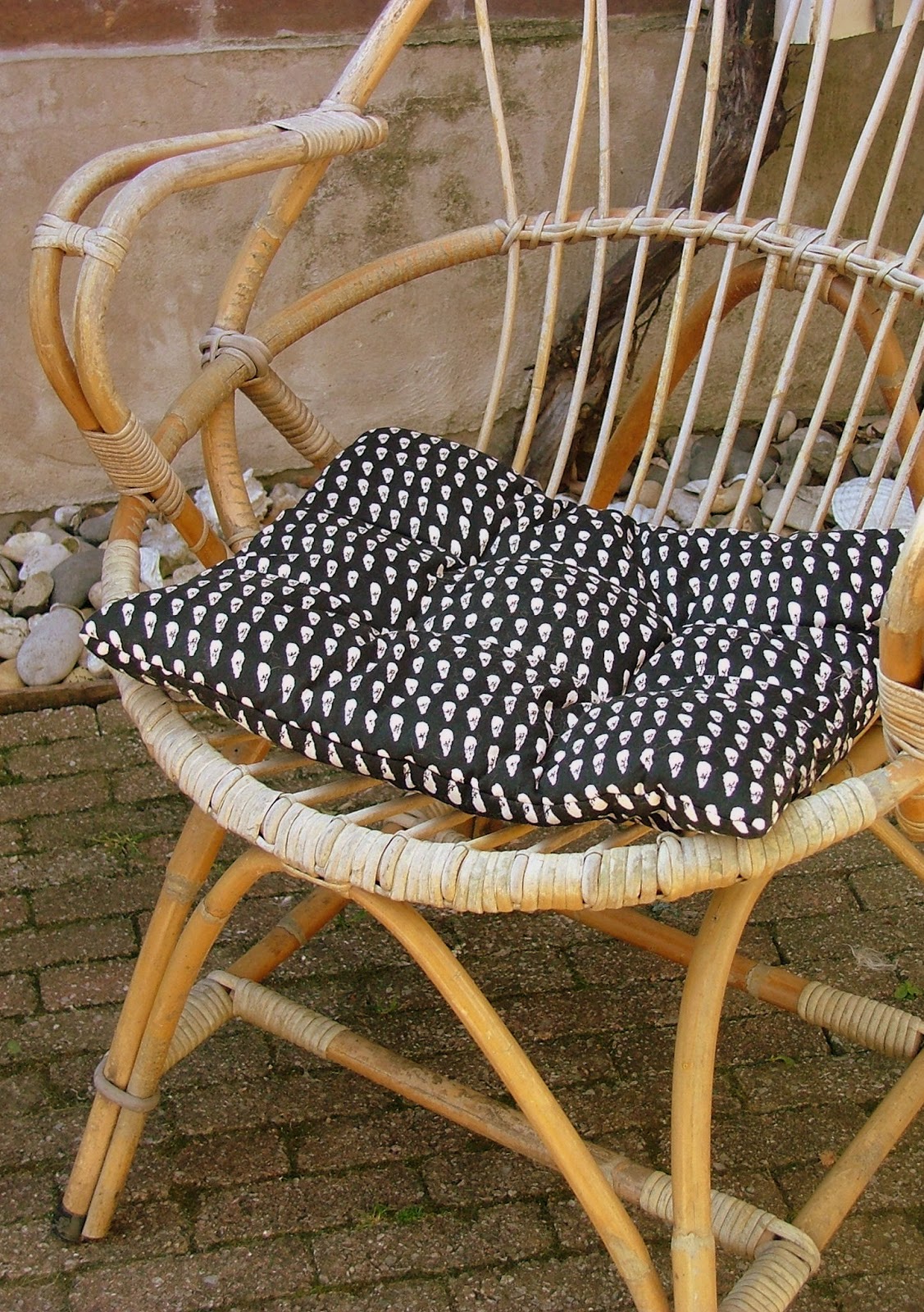 Kaylovesvintage garden blankets & cushions