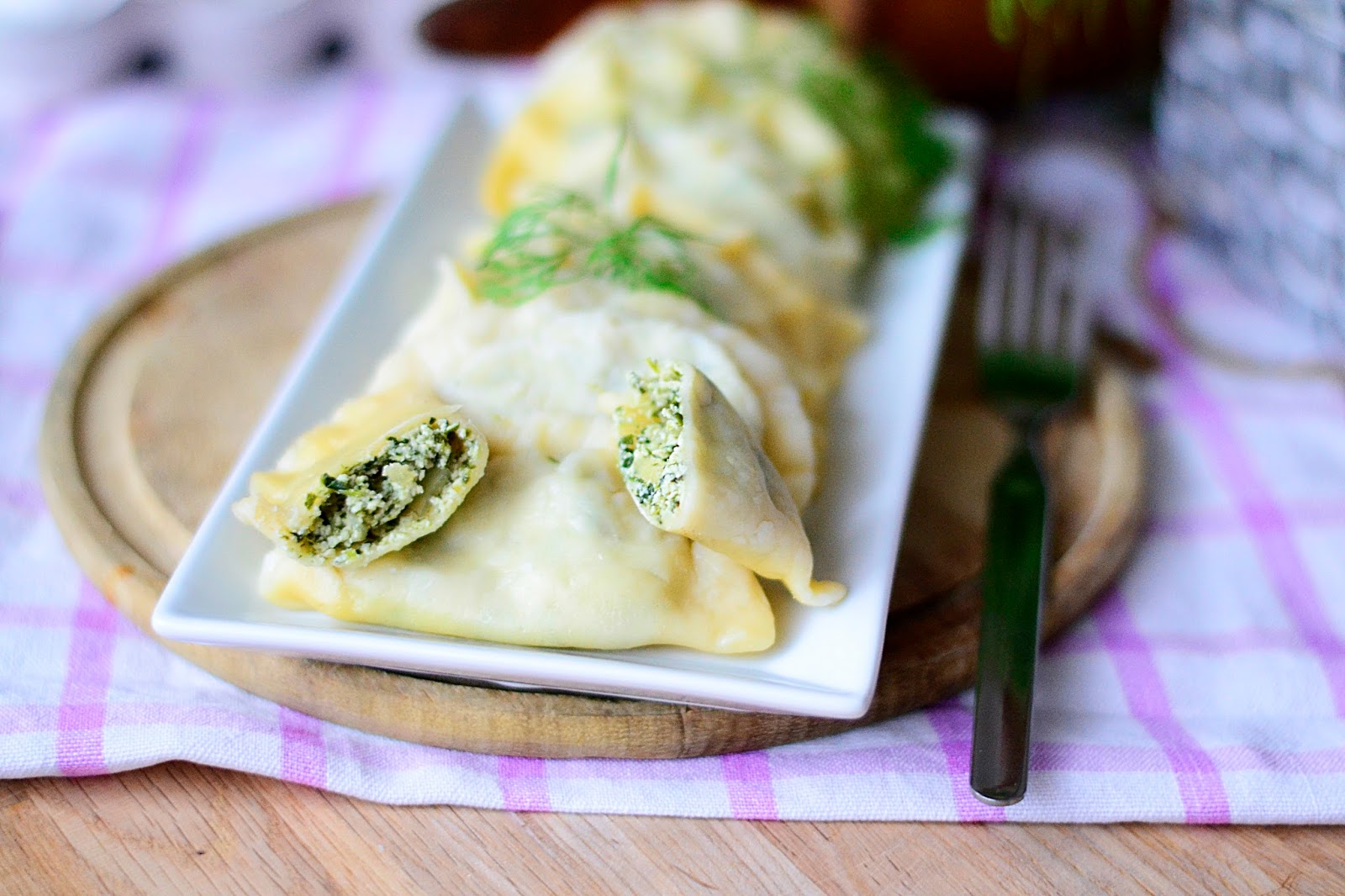 KUCHNIA PAULETTES PIEROGI ZE SZPINAKIEM I TWAROGIEM