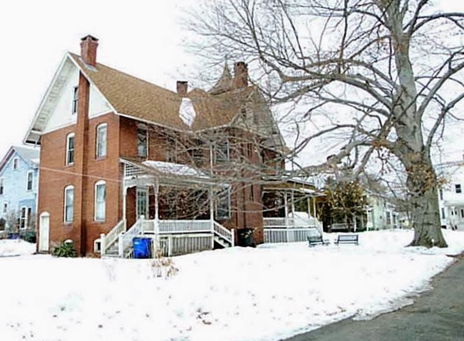 From City to Suburbia 98 Spring St, Windsor Locks, CT 06096