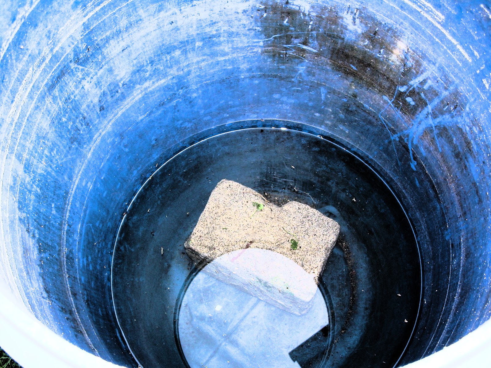 Visual Idioms Scrape the bottom of the barrel