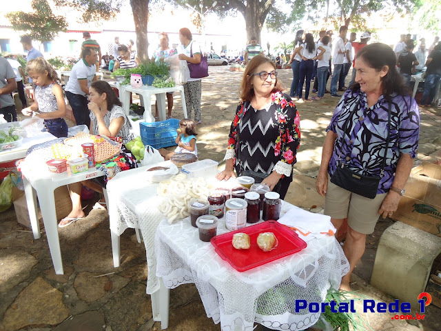 Feira da Fartura destaca produtos da roça em Pedro II Feira da fartura na Praça Domingos Mourão em Pedro II