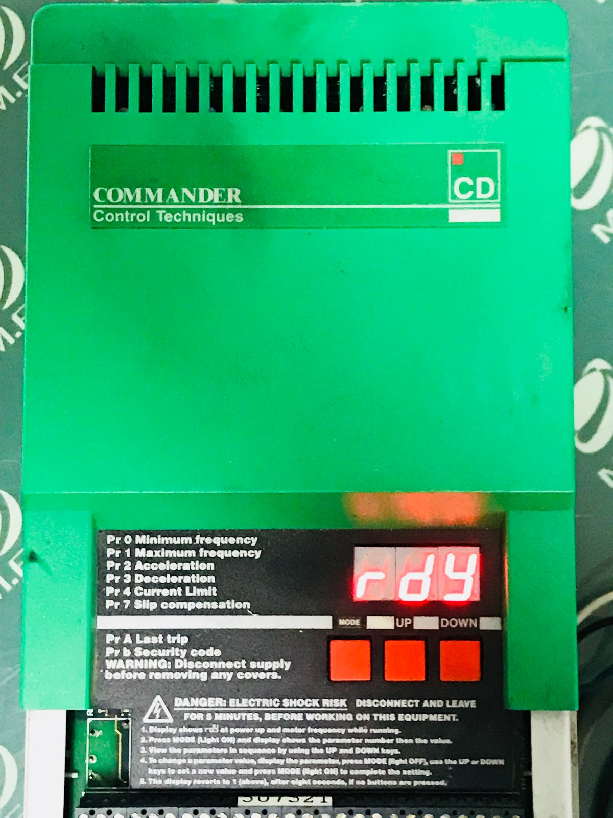 Control techniques. Серводвигатель Control techniques. Cd75-750 Commander CD схема. Commander CDS Inverter Drives manual. Commander Control techniques VC 150.