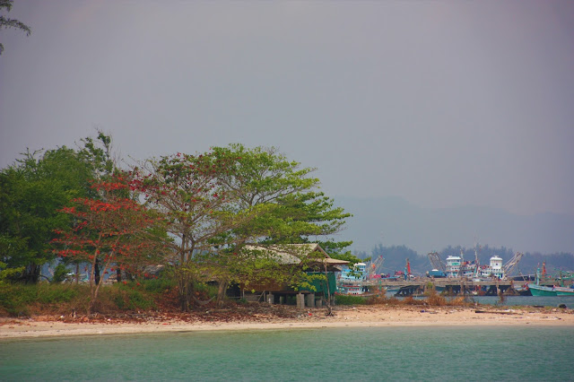 Bangsaphan, Ao bo thong lang, lecker essen in einer ruhigen Bucht, Bo thong lang tempel