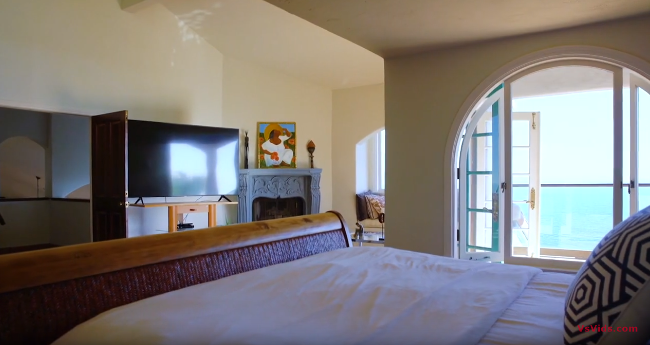 19 Photos vs. 3909 Villa Costera | Malibu - Luxury Home Tour 19 Photos vs. 3909 Villa Costera | Malibu - Luxury Home Tour