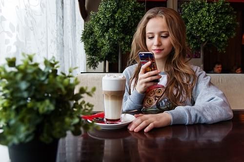 Fakta yang Bisa Kamu Tahu Hanya dengan Mengamati Chat dan Status Seseorang di Sosmed Fakta yang Bisa Kamu Tahu Hanya dengan Mengamati Chat dan Status Seseorang di Sosmed