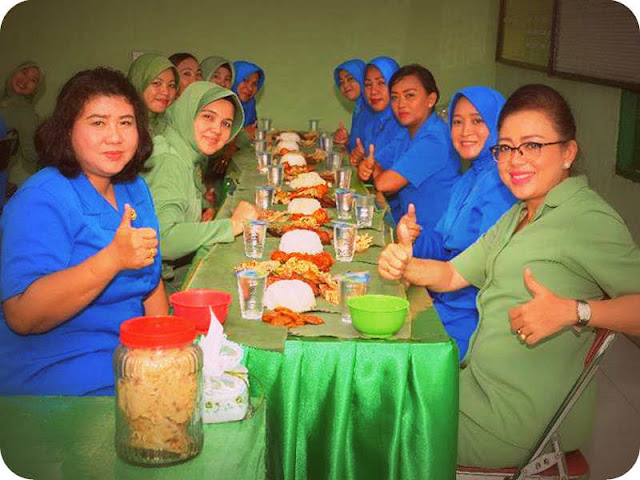 Sambut HUT ke 72, Pengurus Persit KCK Korem 152 Gelar Makan Patita Sambut HUT ke 72, Pengurus Persit KCK Korem 152 Gelar Makan Patita
