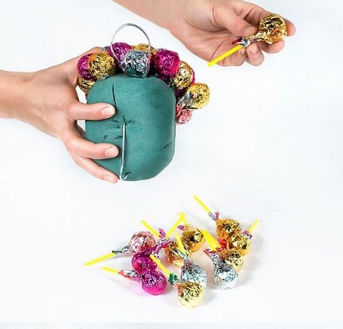 Hadiah Unik di Pohon Natal Hadiah Unik di Pohon Natal