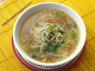 noodles soup, vegetable noodles soup, vegetable thin soup