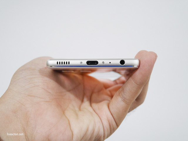 The Huawei P9 uses its own proprietor charger, and not the usual micro usb charger most android devices uses The Huawei P9 uses its own proprietor charger, and not the usual micro usb charger most android devices uses