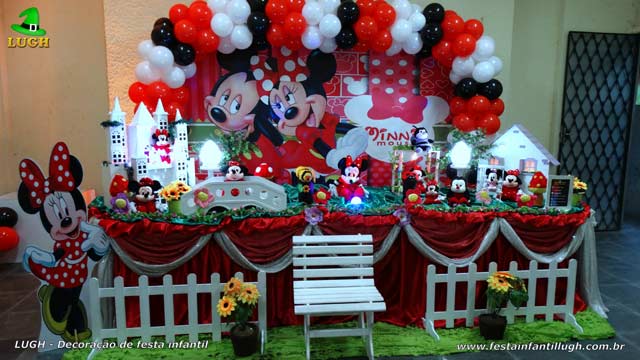 Decoração de aniversário tema Minnie Mouse vermelha - Mesa decorada tradicional forrada de tecido para festa infantil