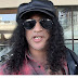 Slash obtiene orden de restricción contra acosador en la fiesta del Super Bowl