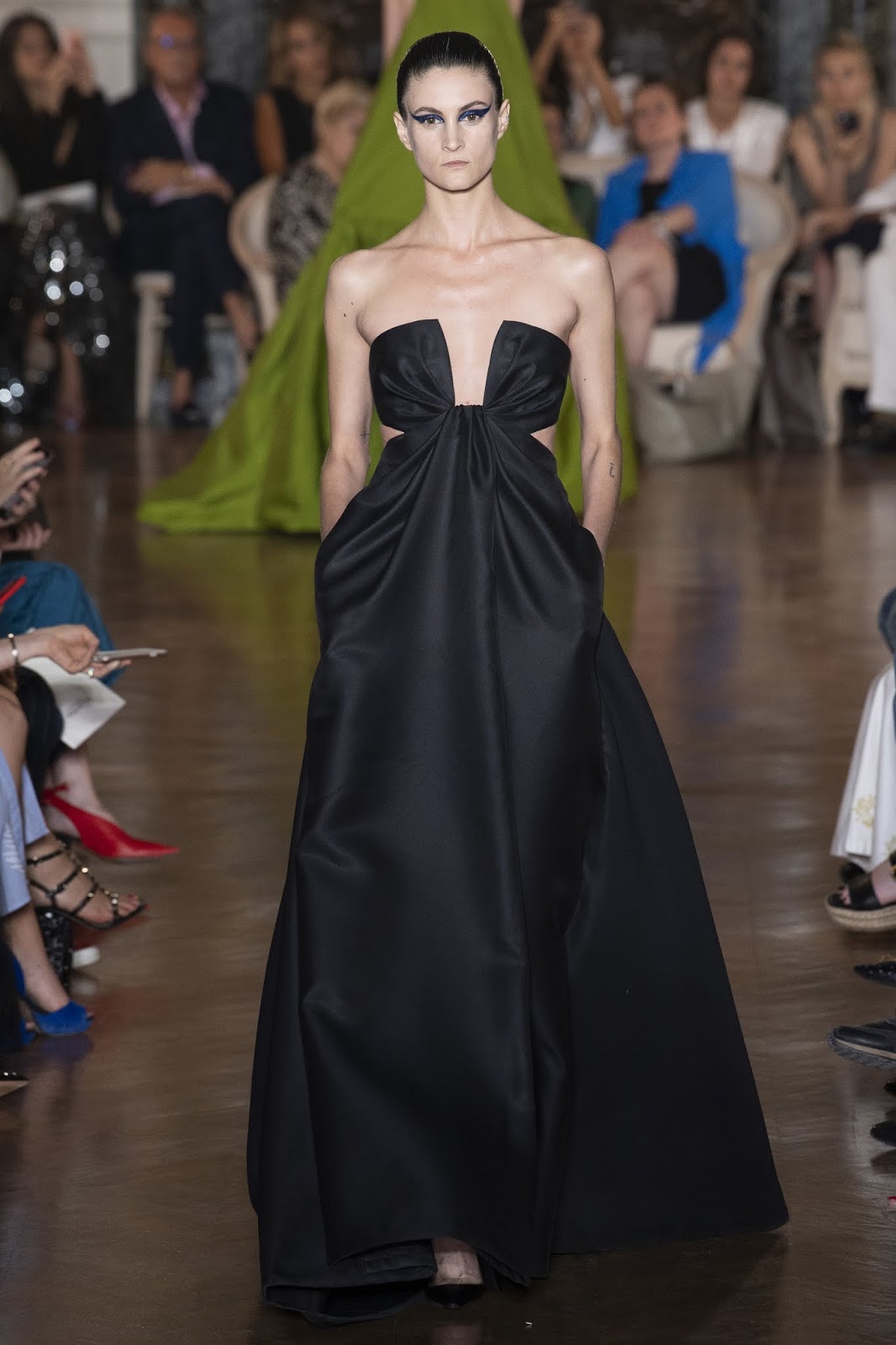 VALENTINO HAUTE COUTURE