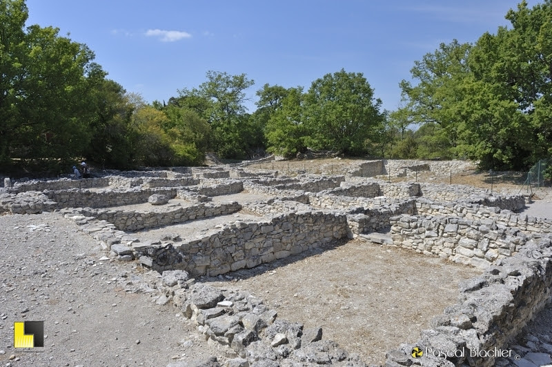 les vestiges de la ville basse d'entremont aix en provence photo Pascal Blachier